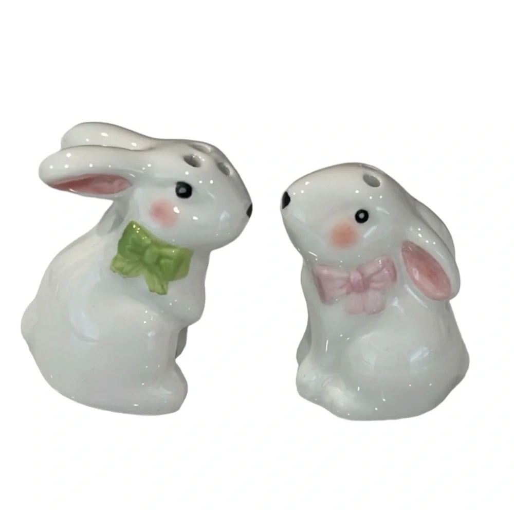 Salt & pepper 🐇 shakers